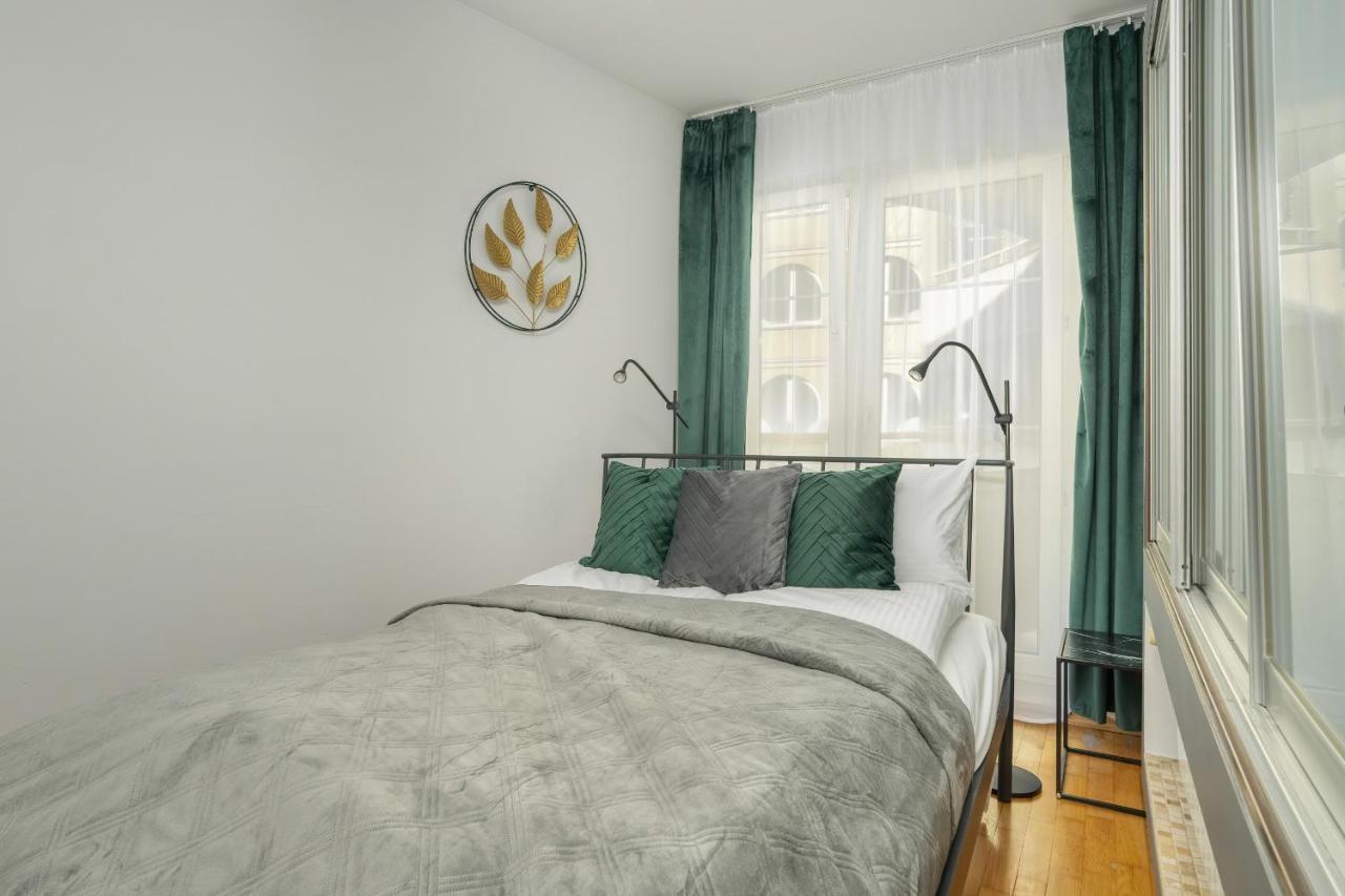 Beautiful & Spacious Strzalowa Near Centre By Renters Apartment Posen